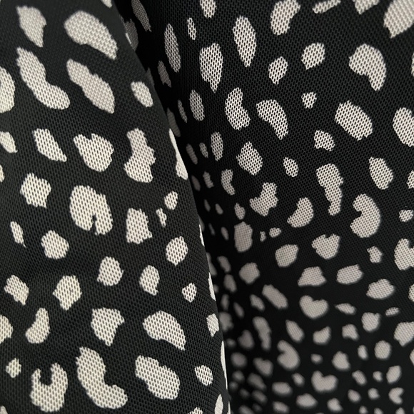 Urban Romantics NWT Leopard Print with Side Split - Picture 4 of 5